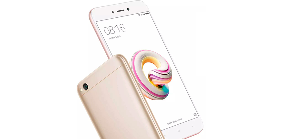 смартфон в золотом оттенке